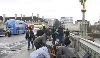 Un vehículo atropella a varias personas en Shanghai