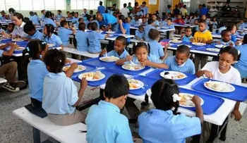 Suplidores de comida tanda extendida amenazan con dejar programa por falta de pago