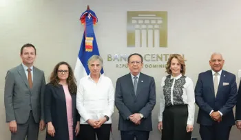 Gobernador Valdez Albizu recibió al embajador de la Unión Europea, Raúl Fuentes Milani