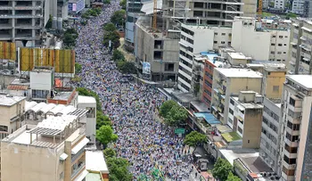 En día de marchas, Maduro anuncia decreto para levantar inmunidad de funcionarios