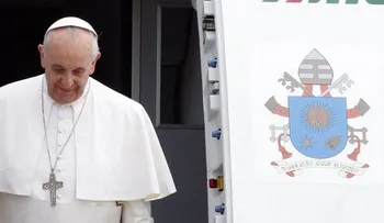 El Papa dice que no juzgará a sacerdotes gays