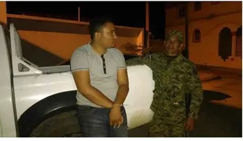 Fiscal ordena amarrar las dos manos a reportero gráfico; CDP condena atropello