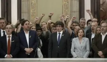 Puigdemont pide "mantener el pulso del país" en "paz, civismo y dignidad"