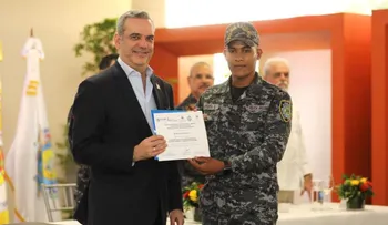 Presidente Abinader encabeza graduación por primera vez de 757 policías en derechos humanos y convivencia ciudadana