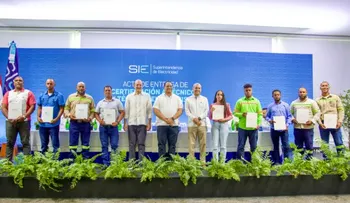 Certifican y entregan licencias a 3,941 técnicos electricistas