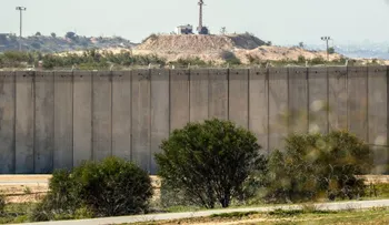 Israel bombardea puestos de Hamas en respuesta a ataque con cohete desde Gaza