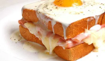 Lo ideal es que las personas desayunen máximo una hora después de levantarse 