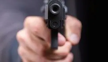 Apresan juez que fue borracho a casa de ex esposa y trató de agredirla