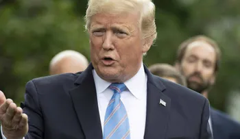Trump pide fijarse más en crisis de COVID en México y menos en EEUU