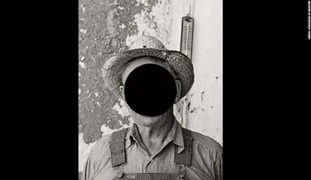 El misterio de las fotos con agujeros