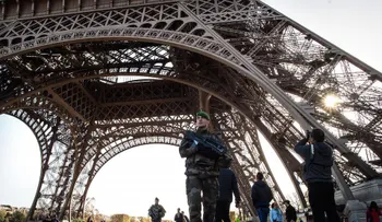 Torre Eiffel y otras atracciones turísticas están cerradas hasta nuevo aviso