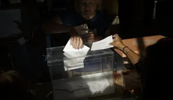 España vota de nuevo para romper su estancamiento político