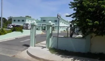 Colocan agentes del Cesfront en hospital de Pedernales para impedir parturientas haitianas