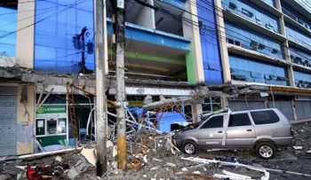 Al menos seis muertos, decenas de heridos y edificios caídos tras sismo en Filipinas