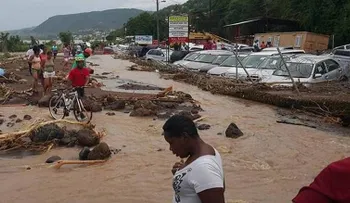 Erika se coloca a 120 kilómetros del sur de RD y avanza hacia Haití 