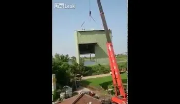 ¿Peor empleado del año? Este operador de grúa no hizo bien su trabajo...