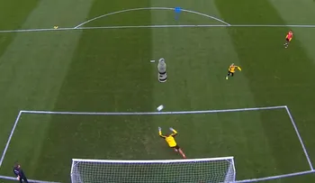 El golazo con una pirueta jamás vista de un futbolista del Borussia Dortmund