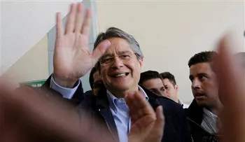 Tres encuestadoras dan ganador a Guillermo Lasso; otra lo atribuye a Lenin Moreno 