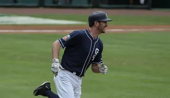 8-4. Rosales encabezó lluvia de jonrones de Padres que evitan barrida