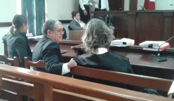 Tribunal suspende para el 23 de septiembre juicio por caso estafa a Educación; ministro asistió 