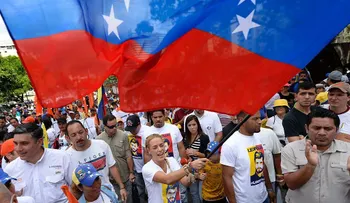Lilian Tintori tras visitar a Leopoldo López: Nos dice que "no podemos parar"