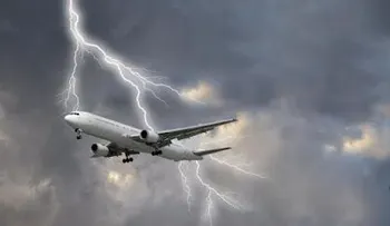 Un rayo impacta un avión polaco con destino a RD