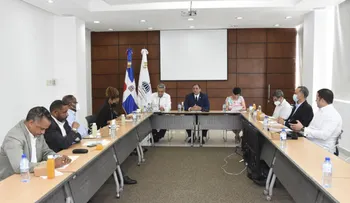 Gobierno dispone aumento salarial de 15.5% a favor de operadores de máquinas pesadas