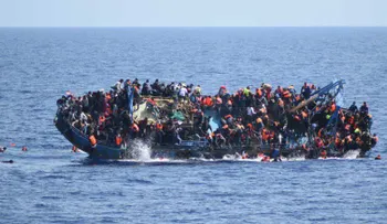 La impactante imagen de un bebé migrante muerto en el Mediterráneo