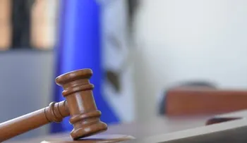 Padres queman vulva de niña porque se orinó en la cama