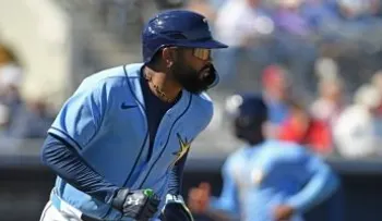 Rays capitalizan errores de Blue Jays y resisten para imponerse 7-6