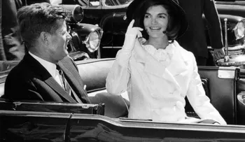 Media hora antes de los disparos contra Kennedy, se produjo una llamada anónima a un medio inglés