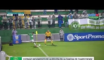 Un movimiento extraño de la pelota en estadio de Chapecoense se volvió viral 