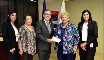 Voluntariado Bancentraliano dona recursos a la Cruz Roja Dominicana