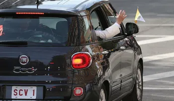 El papamóvil que usó Francisco en Nueva York, a subasta
