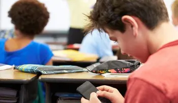 Los niños de Francia ya no pueden tener celulares en las escuelas