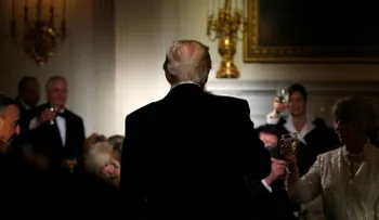 ¿Golpe de Estado en Washington? Assange asegura que quieren cambiar a Trump por Pence