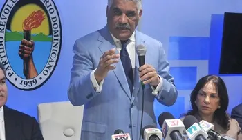 Neney se reintegra al PRD; asume como su presidente ejecutivo