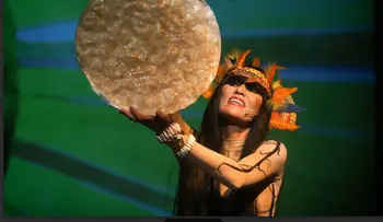 Nileny Dippton deslumbra con "ANAKA-O-NA: Alba y ocaso"