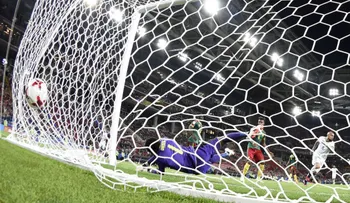 ¿Qué es el VAR? Claves para entender la herramienta de la FIFA contra los errores en el fútbol