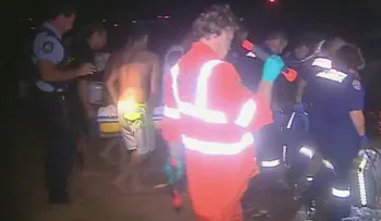 Surfista australiano profesional, en condición crítica tras ataque de tiburón