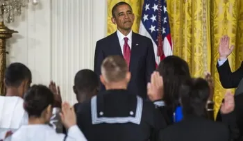 Obama recuerda raíces inmigrantes de EE.UU. y mantiene compromiso con reforma