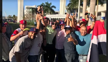 Hipólito genera revuelo en visita estadio Marlins Park para juego de RD contra Canadá 