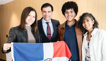 Ministro de Cultura visita campus de Berklee en Valencia