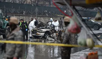 Talibán se atribuye ataque terrorista cerca de aeropuerto internacional de Kabul