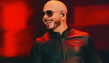 Pitbull revela cómo El Cata prefirió efectivo a regalías y la influencia de Omega El Fuerte en "I Know You Want Me"