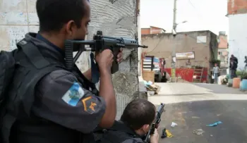 Hallan ocho cadáveres en favela de Río de Janeiro tras muerte de un policía