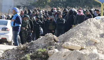 Evacuan civiles y combatientes de la ciudad siria de Homs