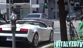 Sin palabras: Conquistar chicas con un Lamborghini