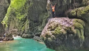 Una asombrosa cascada en Rio Partido, República Dominicana
