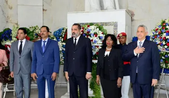 Tribunal Electoral rinde homenaje a héroes de la Patria